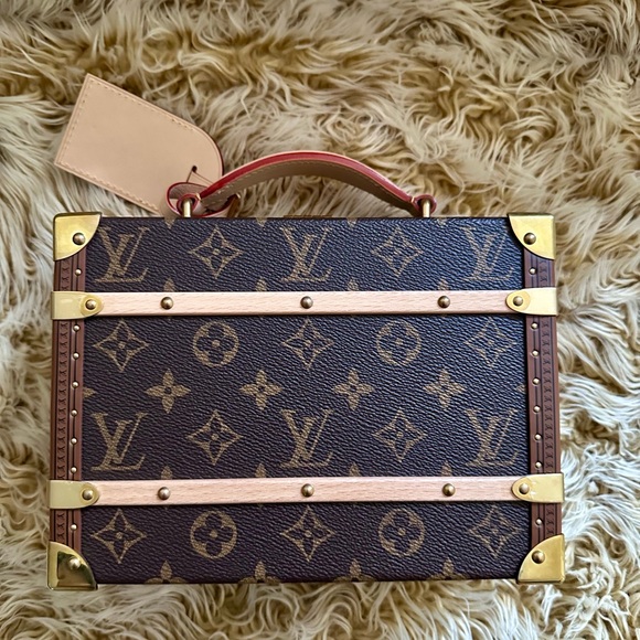 Louis Vuitton M11118
Handle Trunk Monogram - Picture 7 of 17